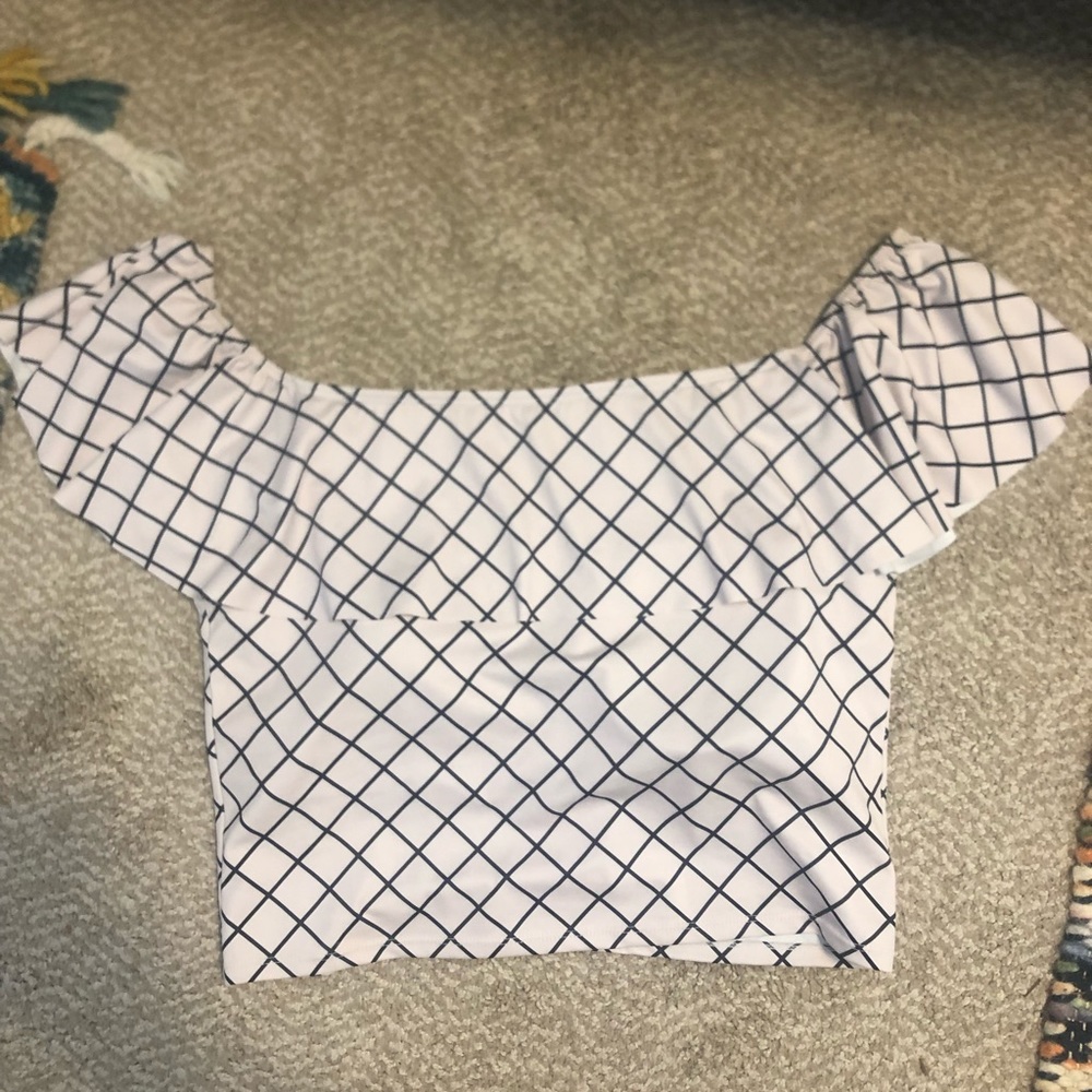 Kortni jeane ruffle around xl grid top